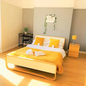 Beach Townhouse - 350 Yard From The Beach! Swansea