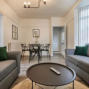 Host - Family Near Centre, Pets Ok & Free Parking Liverpool
