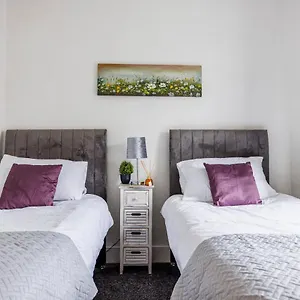 Charming & Sunny 2Br - City Centre Nr The Beach & High St By Everhome Ltd Apartment